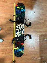 Snowboard Atomic con attacchi Atomic + sacca