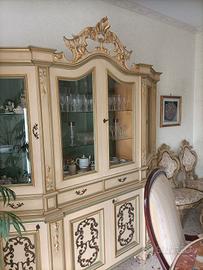 mobili credenza + tavolo sedie