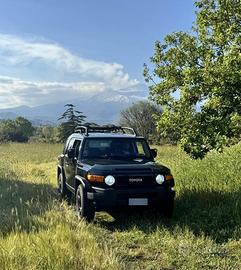 TOYOTA FJ CRUISER