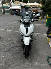Beverly 300S