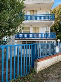 Casa duplex con garage, cantina e terrazzo