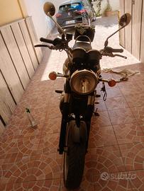 Triumph Bonneville SE 2011