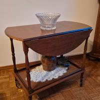 Tavolino vintage in legno con ruote apribile