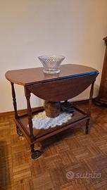 Tavolino vintage in legno con ruote apribile