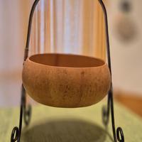 Ciotola decorativa in zucca essiccata con supporto