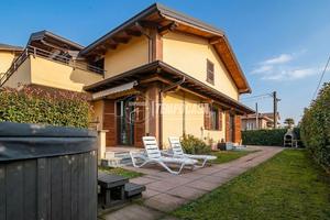 RECENTE TRE LOCALI CON GIARDINO E BOX