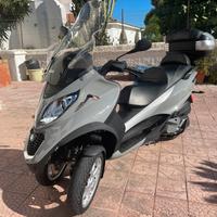 Piaggio MP3 400 Hpe solo due anni di vita