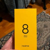 RealMe 8 PRO