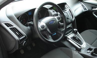 Ford Focus 2012 portellone volante leva cambio