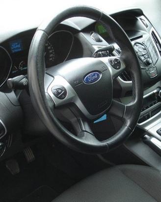 Ford Focus 2012 portellone volante leva cambio