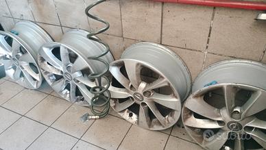 cerchi in lega con sensori Opel