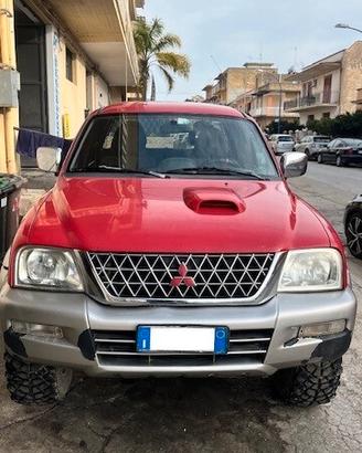 Mitsubishi L200 2.5 TD cat 4WD Double Cab Invite