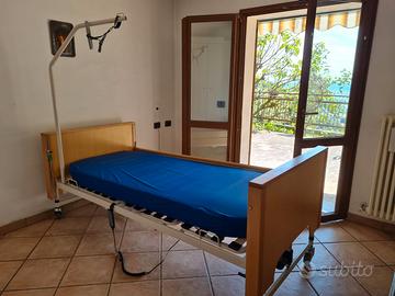 Letto degenza elettrico con sponde e sollevatore