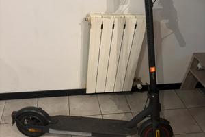 Monopattino Mi Electric Scooter Pro 2