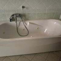 Vasca da bagno con idromassaggio