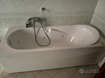 Vasca da bagno con idromassaggio