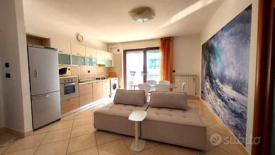 Appartamento con tre camere e due bagni