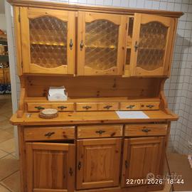 cucina e credenza