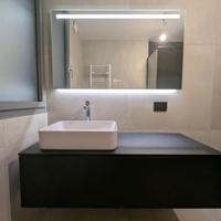 Mobile portalavabo e specchio retroilluminato