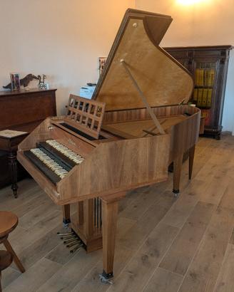 Clavicembalo Neupert 2 manuali 4 registri e liuto