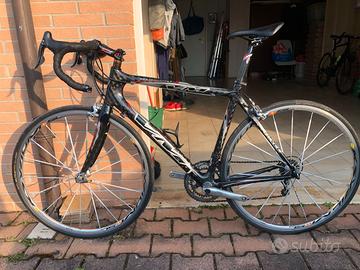 Bicicletta da corsa in carbonio