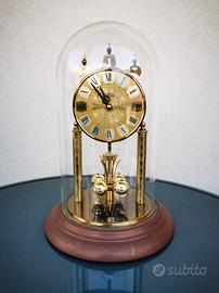 orologio in campana di vetro 