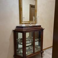 Mobile a vetrina in legno pregiato piu  specchio