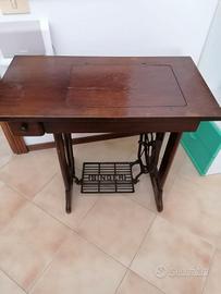 Macchina da cucire vintage Singer 