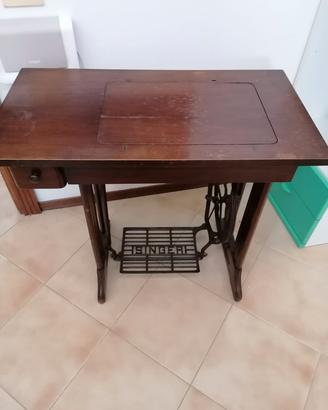 Macchina da cucire vintage Singer 