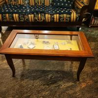 Tavolino con vetrina