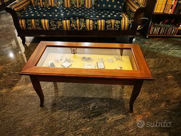 Tavolino con vetrina