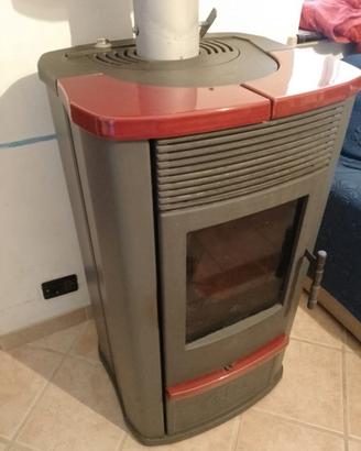 Stufa a legna ventilata marca Edilkamin