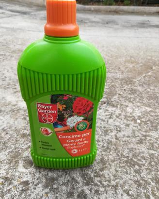 Concime per gerani e piante fiorite Bayer