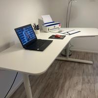 Scrivania angolare bianca pari al nuovo