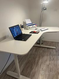 Scrivania angolare bianca pari al nuovo