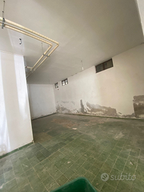 Locale 200 mq seminterrato