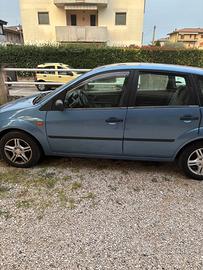 Ford Fiesta 2004 – 300.000 km – Buone condizioni