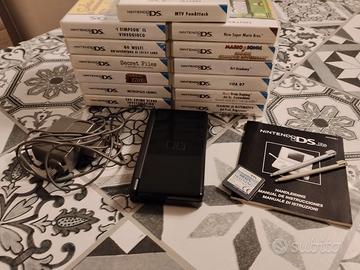Nintendo DS lite con giochi e accessori