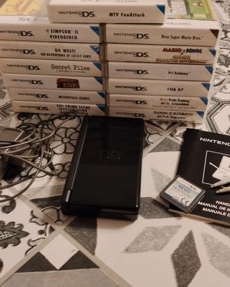 Nintendo DS lite con giochi e accessori