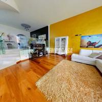 VILLA SU QUATTRO PIANI CON GIARDINO