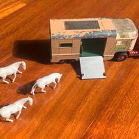 Modellino Matchbox "articulated horse van"