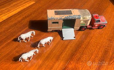 Modellino Matchbox "articulated horse van"