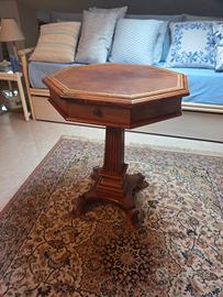 Tavolino ottagonale in legno con ripiano in pelle
