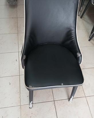 stock di sedie in pelle