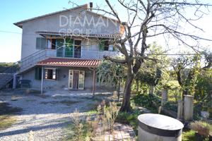 Casa singola con magazzino, garage e terreno