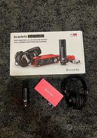 scarlett 2i2 bundle+asta mic.+ampl. cuffie