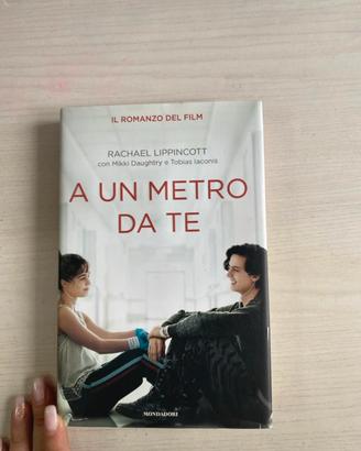 Libro da leggere : A un metro da te