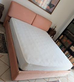 Letto matrimoniale con contenitore
