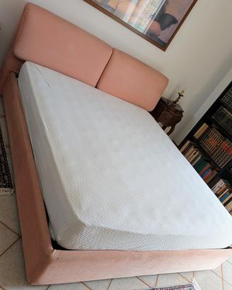 Letto matrimoniale con contenitore