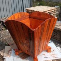 fioriera fatta a mano con legno resistente